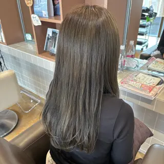ロング カラー 秋吉 結愛のヘアスタイル