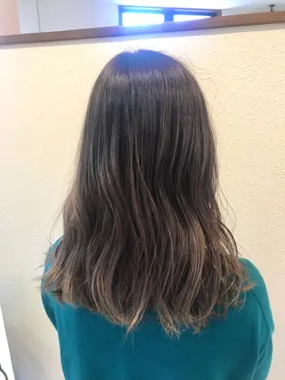 セミロング 中川 茜里のヘアスタイル