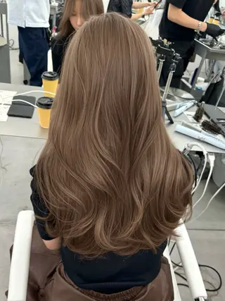 ロング カラー 顔まわりの神様✨ 透明感カラー藤嶋秀幸のヘアスタイル