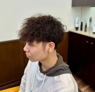 ショート パーマ メンズ 長屋 裕也のヘアスタイル