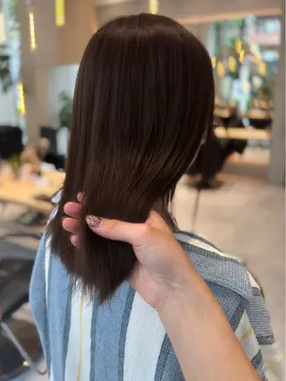 ミディアム カラー ミオ💎ショート 透ける暗髪のヘアスタイル