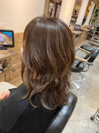 セミロング 矢田 沙希のヘアスタイル