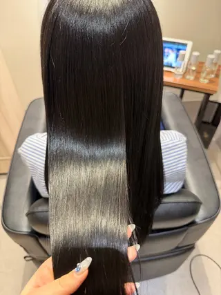 ロング NAVY 橋本心 縮毛矯正のヘアスタイル