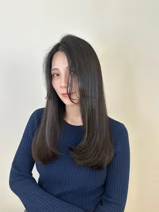 ロング 顔周りレイヤー/ 縮毛矯正/ 岡本美優のヘアスタイル
