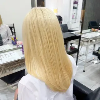 カラー 💎艶々ハイトーン MOE💍🤍のヘアスタイル