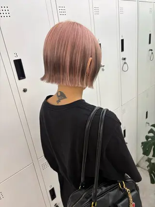 ショート 綾乃／デザインカラー ／ハイトーン／ボブのヘアスタイル