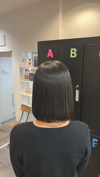ミディアム カラー 坂 美来乃のヘアスタイル
