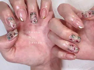 ミディアム ネイル Blowe ニュアンスのネイルデザイン
