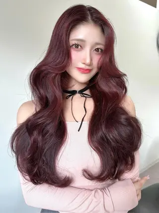 ロング カラー LOUIS しおりのヘアスタイル