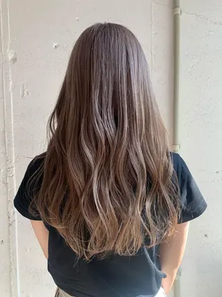 ロング カラー EIGHT 中川原 菜々子のヘアスタイル
