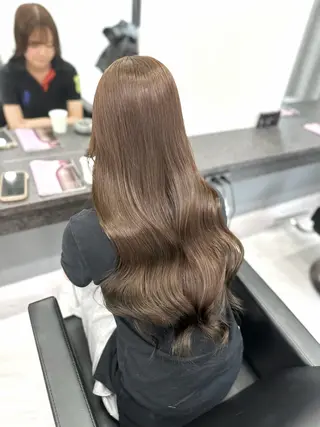 カラー Mi9non あずさのヘアスタイル