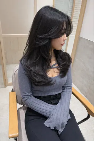 セミロング ✨ブリーチ無し 透明感HIDEのヘアスタイル
