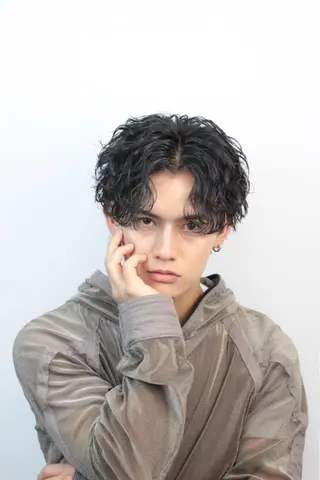 ミディアム パーマ ヘアアレンジ メンズ 🔥ニュアンス フェザー小林海斗🔥のヘアスタイル