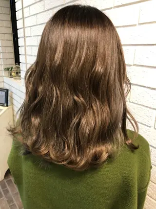 ミディアム カラー 艶カラー🩵💛 NANAのヘアスタイル