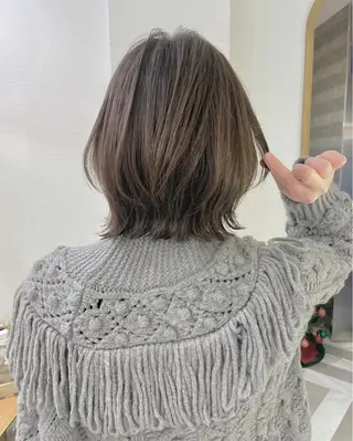 ミディアム 透明感オリーブ🫒/ ブリーチなしWカラーのヘアスタイル