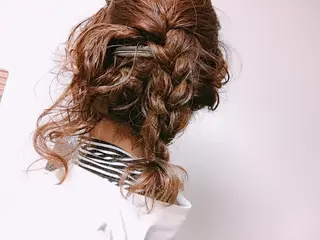 セミロング パーマ ヘアアレンジ くるくるパーマ aikoのヘアスタイル