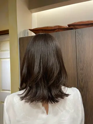 ミディアム 河上 麻衣/白髪ぼかしのヘアスタイル