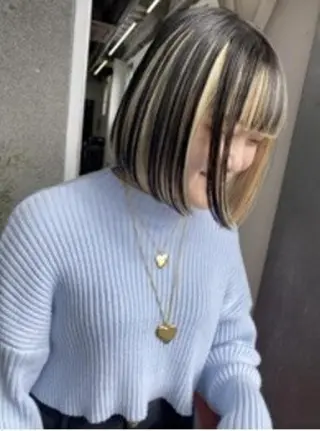 ミディアム カラー qiie ブリーチ ハイライトのヘアスタイル