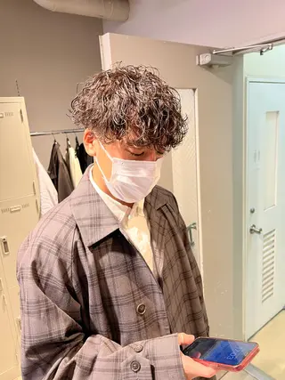 ショート カラー パーマ メンズ メンズパーマ特化 TAIGAのヘアスタイル