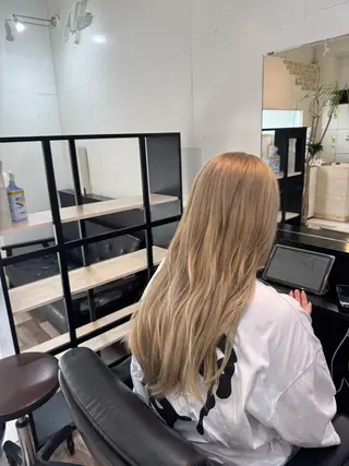 ロング カラー 髪質改善カラー透明感 ダブルカラー幕田のヘアスタイル