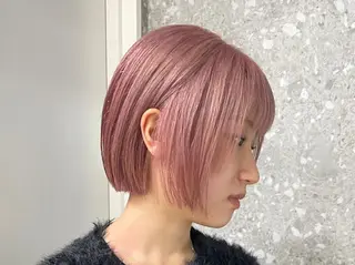 ミディアム ハイトーン💎 ホワイトベージュ坪谷のヘアスタイル
