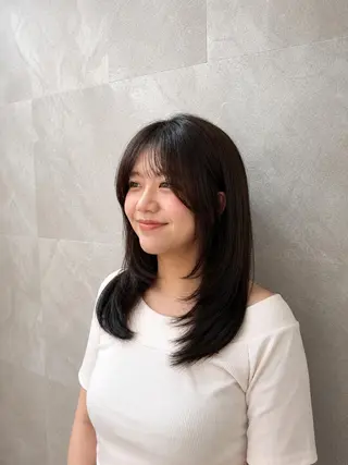 セミロング 韓国ヘアケアブリーチ 莉奈のヘアスタイル