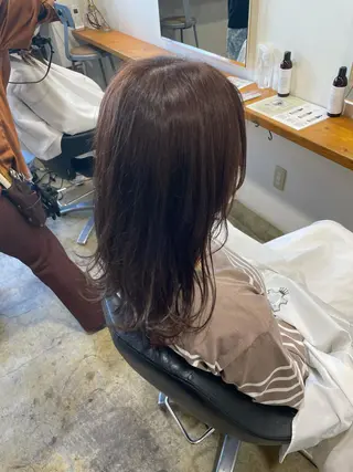 セミロング カラー MIOベージュカラー 柔らかいカラーのヘアスタイル