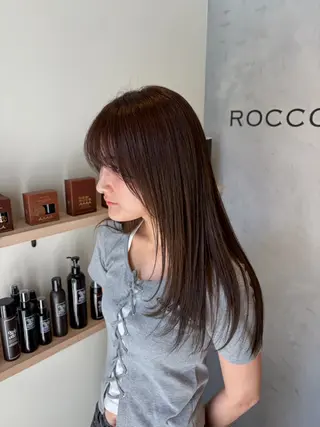 ロング アイナ ROCCOのヘアスタイル