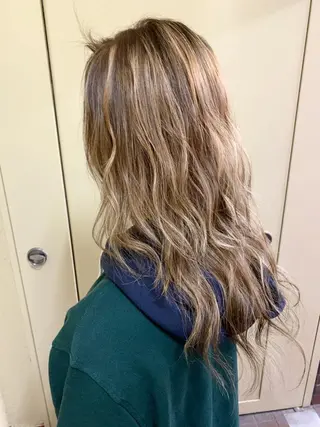セミロング yoshihara yuukiのヘアスタイル
