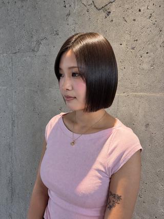 ショート ami /酸性 ストレート/カラーのヘアスタイル