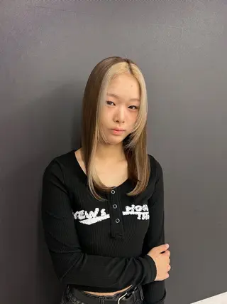 セミロング 🎀ブリーチカラー 🎀なつのヘアスタイル