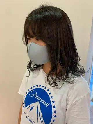 ミディアム カラー 顔まわりカット✄ ベージュカラー🧸のヘアスタイル