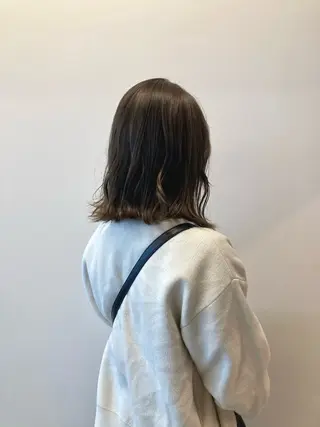 セミロング カラー 透明感カラー レイヤー亀井唯登のヘアスタイル