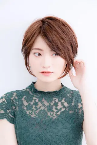 ショート Lond enikaのヘアスタイル