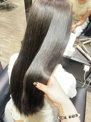 ロング 金尾 揺のヘアスタイル