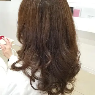 ミディアム カラー パーマ 山内 佐江子のヘアスタイル
