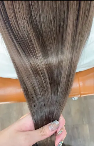 セミロング カラー 初めてでも失敗しない 透明感カラー　Miiのヘアスタイル