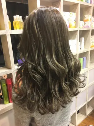 ロング カラー ハイトーン得意😍 Lumiereのヘアスタイル