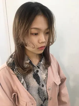 カラー 💜ショート💜 ウルフ、ボブ二色亜美のヘアスタイル