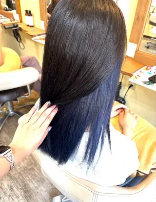 カラー ロング 鶴島 凜のヘアスタイル