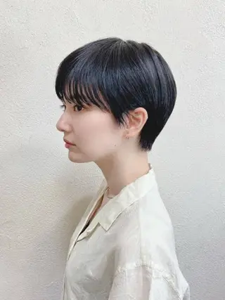 ショート サキ🤍ハイトーン 🪩レイヤーカットのヘアスタイル