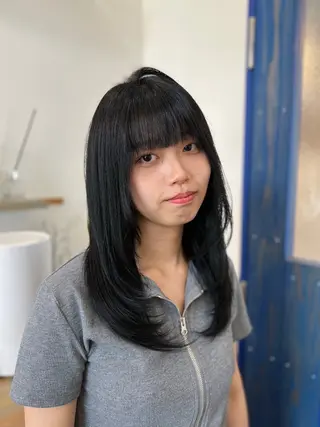 セミロング カラー Liere Muuのヘアスタイル