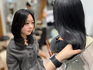セミロング MIHO 海外風レイヤーのヘアスタイル
