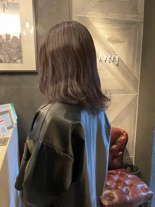 ミディアム カラー Avery SHINのヘアスタイル