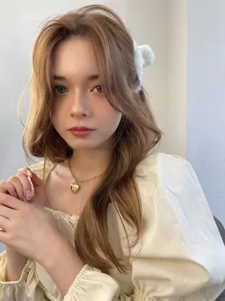ロング カラー ヘアアレンジ 透明感カラー🩵 レイヤーカットYUIのヘアスタイル