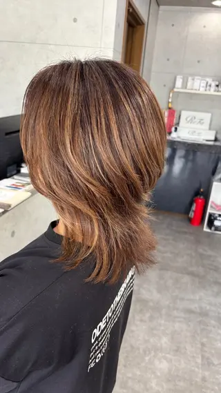 ミディアム REVE 美容室のヘアスタイル