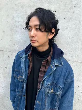ミディアム パーマ メンズ 原宿アンリ 山下卓也のヘアスタイル