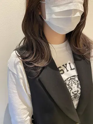 セミロング カラー レイヤーカット/ ハイライト 千咲季のヘアスタイル