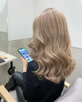 セミロング カラー ブリーチ 透明感HIDEのヘアスタイル