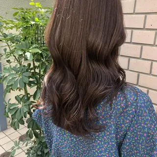 ミディアム AYANO ／レイヤー／オリーブのヘアスタイル